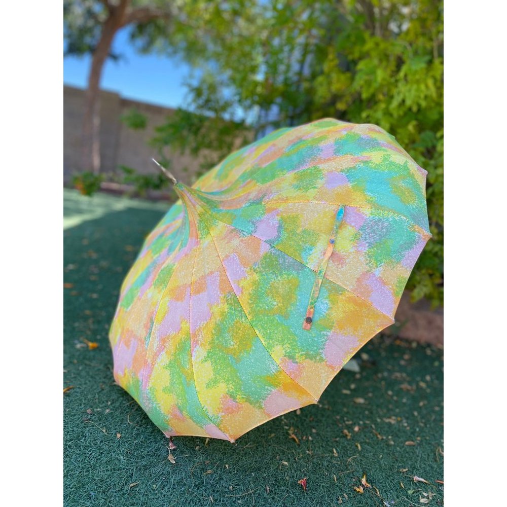 SOLD Vintage midcentury colorful spring pastel pagoda umbrella parasol - Picture 4 of 9